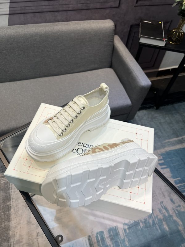 Alexander McQueen Unisex Tread Slick Shoes - White & Gold - Image 5